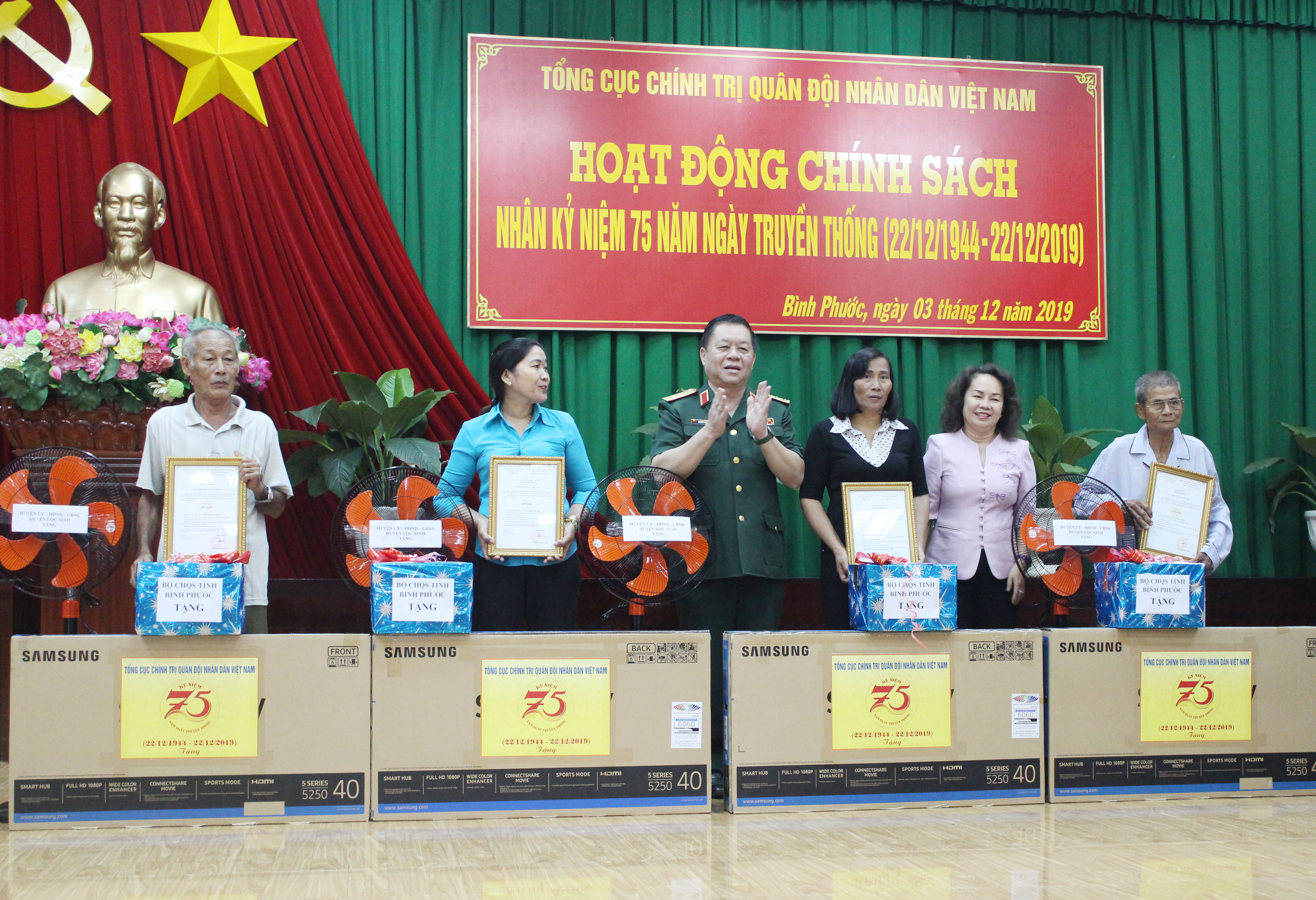 Tổng cục Chính trị trao nhà tình nghĩa và tặng quà gia đình chính sách tại Bình Phước